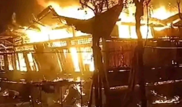 ঝালকাঠিতে ছাত্রলীগ নেতার বাড়িতে অগ্নিসংযোগ