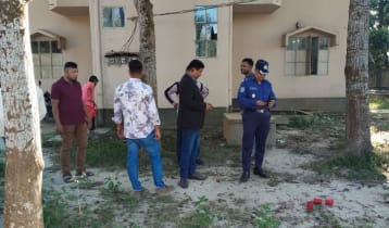 বগুড়ায় গ্রামীণ ব্যাংকের সামনে থেকে অবিস্ফোরিত ৩ ককটেল উদ্ধার