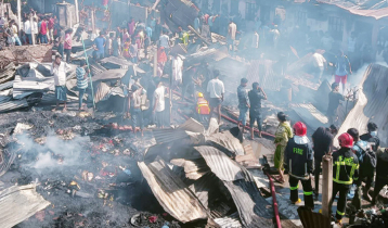 চট্টগ্রামে আগুনে পুড়েছে বস্তির ৫০ ঘর