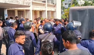 মুন্সীগঞ্জে তৃতীয় শ্রেণির শিক্ষার্থীকে ধর্ষণচেষ্টা, শিক্ষককে গণপিটুনি