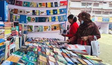 জমে উঠেছে কুমিল্লা বইমেলা 