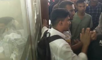 গবিতে ধর্ষণে অভিযুক্তদের পক্ষে থানায় যাওয়ায় শিক্ষক অবরুদ্ধ