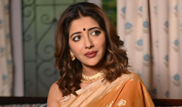 ক্লিভেজ নিয়ে খোঁচা, চটেছেন নায়িকা