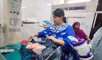 ক্লিনিকের বাথরুম থেকে নবজাতক উদ্ধার, দায়িত্ব নিলেন ইউএনও