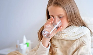 শীতে ঠান্ডা নাকি কুসুম গরম পানি পান করবেন?