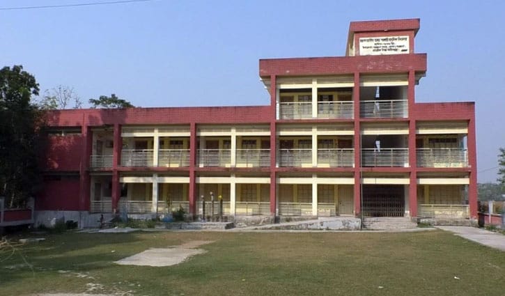 শিক্ষার্থীদের মতো ক্লাস ফাঁকি দেন শিক্ষকরাও