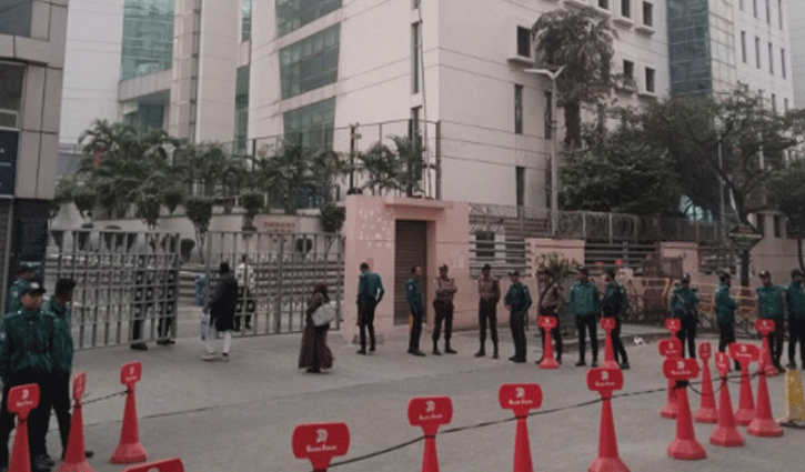 এভারকেয়ার হাসপাতালে নিরাপত্তা জোরদার, পুলিশের ব্যারিকেড