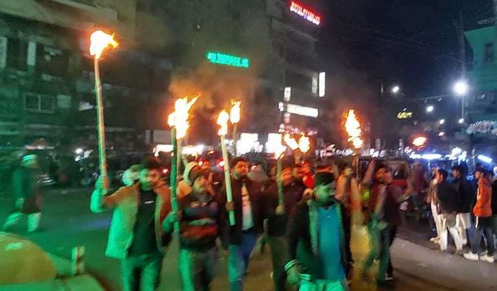 হা‌দির ঘটনায় বগুড়ায় গণঅ‌ধিকার প‌রি‌ষ‌দের মশাল মি‌ছিল