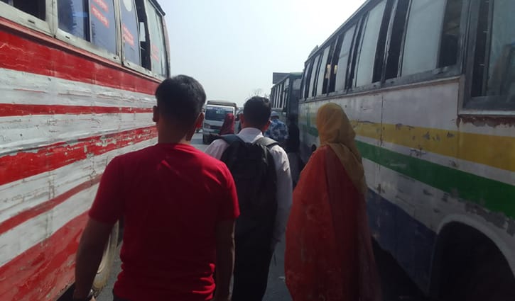 ঢাকায় গণপরিবহন চলাচল স্বাভাবিক, দূরপাল্লায় যাত্রী কম