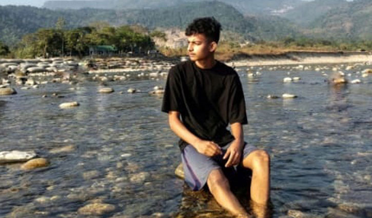 হেফাজতে থাকা আসামিকে গণমাধ্যমে কথা বলতে দেওয়ায় ৪ পুলিশ প্রত্যাহার