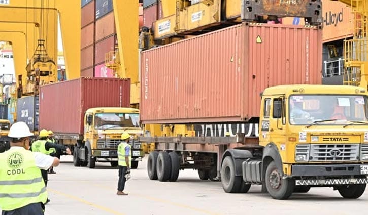 কন্টেইনার হ্যান্ডলিংয়ে রেকর্ড গড়েছে চট্টগ্রাম বন্দর, বেড়েছে রাজস্ব আয়