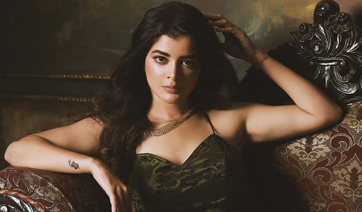 রাজবাড়িতে বসবে মধুমিতার বিয়ের আসর!