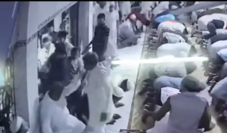 মসজিদে নামাজরত বিএনপি নেতাকর্মীদের ওপর হামলা