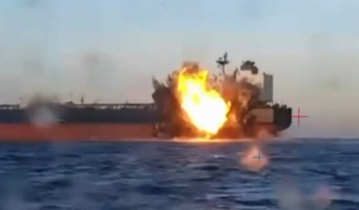 কৃষ্ণ সাগরে ইউক্রেনের ড্রোন হামলা: রাশিয়ার ২ ট্যাংকারে আগুন