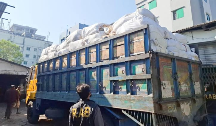 বগুড়ায় ২৬ হাজার কেজি নিষিদ্ধ পলিথিন জব্দ, ৩ জনের কারাদণ্ড