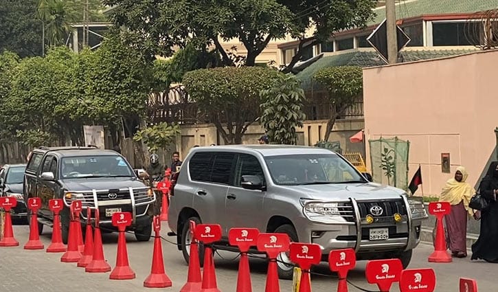 খালেদা জিয়ার স্বাস্থ্যের খোঁজ নিতে এভারকেয়ারে মৎস্য উপদেষ্টা