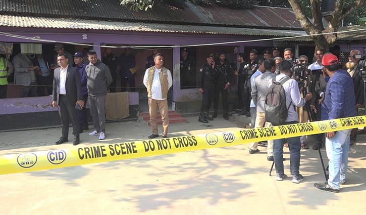 চাইনিজ কুড়াল দিয়ে কুপিয়ে হত্যা করা হয় মুক্তিযোদ্ধা যোগেশ ও সুবর্ণাকে