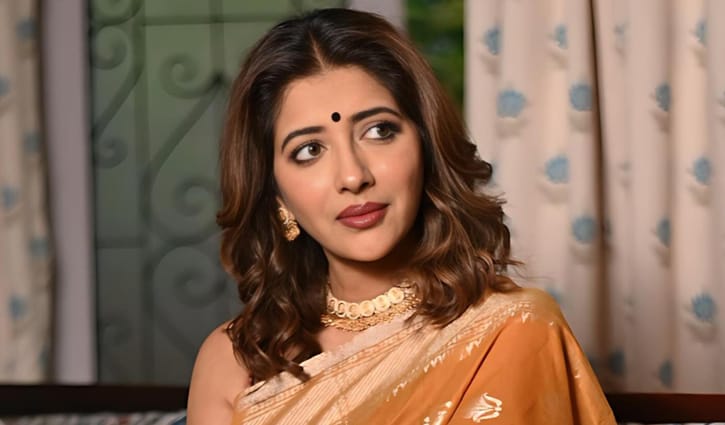 ক্লিভেজ নিয়ে খোঁচা, চটেছেন নায়িকা