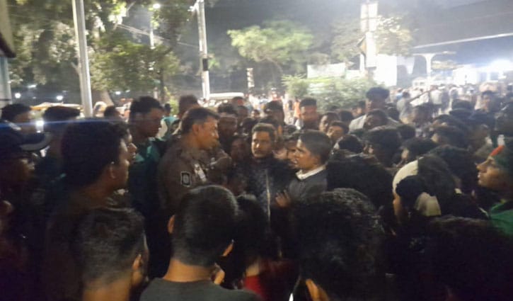 অবরোধ তুলে নিলেন সাত কলেজ শিক্ষার্থীরা