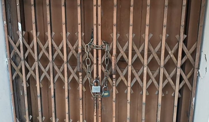 জাবিতে হলের নির্মাণ খরচের নথিপত্র চেয়ে প্রকল্প কার্যালয়ে তালা