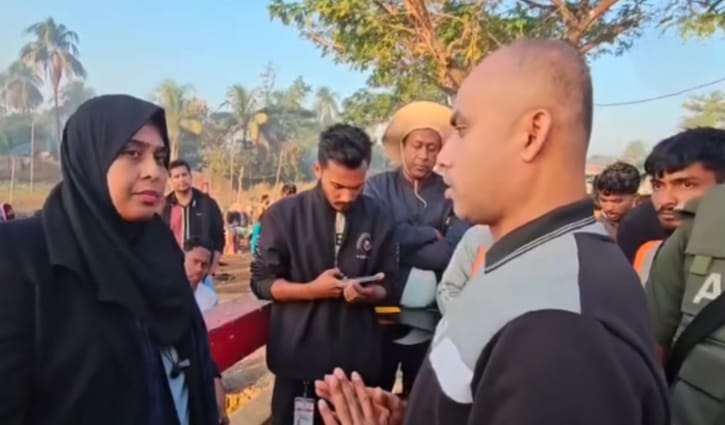 কক্সবাজারে ইউএনওকে গ্রেপ্তারের হুমকি পর্যটকের