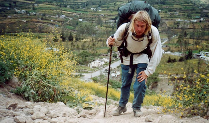 ২৭ বছর তিনি পৃথিবীর পথে হাঁটছেন