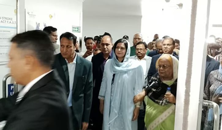 খালেদা জিয়াকে দেখতে এভারকেয়ার হাসপাতালে জুবাইদা রহমান