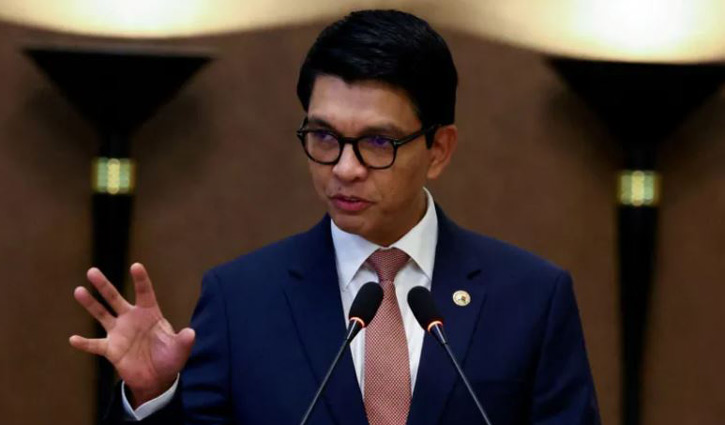 নিরাপদ স্থানে’ আশ্রয় নিয়েছেন মাদাগাস্কারের প্রেসিডেন্ট