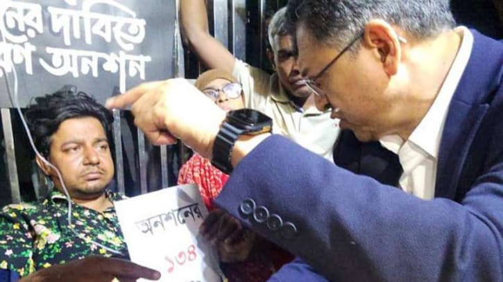 সালাউদ্দিনের অনুরোধে ১৩৪ ঘণ্টার অনশন ভেঙে হাসপাতালে তারেক