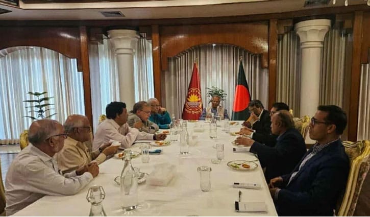 গণভোট নিয়ে ‘ক্রসরোডে’ সরকার