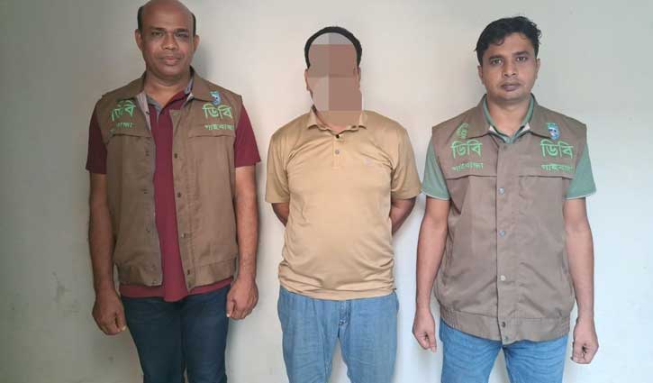 বিআরডিবির হিসাবরক্ষক আনিছুর গ্রেপ্তার