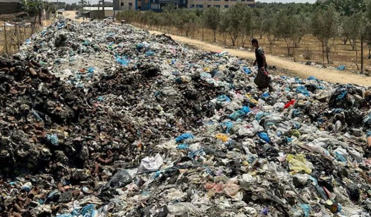 গাজাজুড়ে আবর্জনার স্তূপ