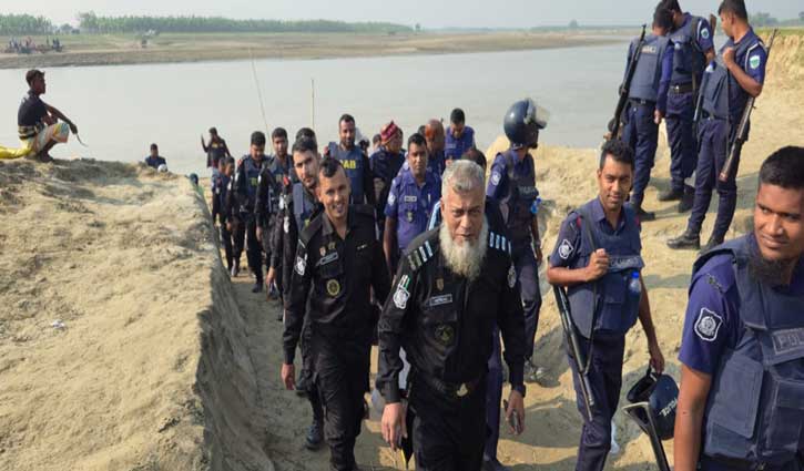 পদ্মার চরে ‘অপারেশন ফার্স্ট লাইট’, ৬৭ সন্ত্রাসী গ্রেপ্তার