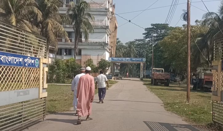 তিন ভাইয়ের বিরুদ্ধে সংঘবদ্ধ ধর্ষণের মামলা, এলাকায় চাঞ্চল্য 