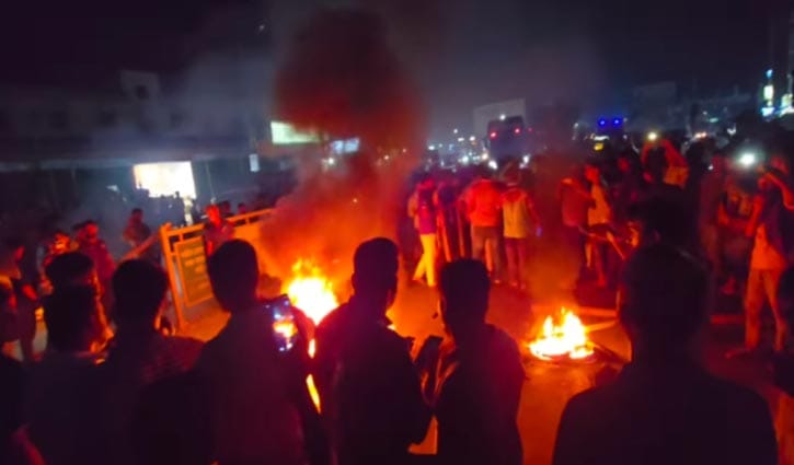 কক্সবাজারে দুই বাসের চাপায় পথচারীর মৃত্যু, বিক্ষোভ