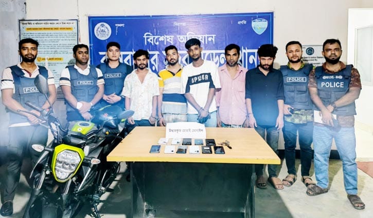 কক্সবাজারে পর্যটককে ছুরিকাঘাত, আটক ৫