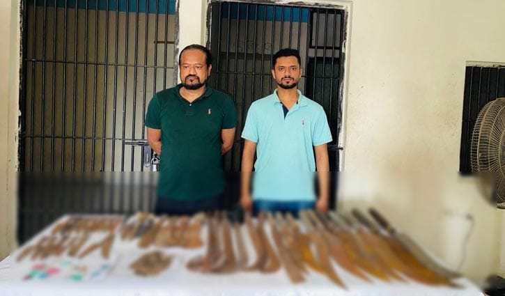 গাজীপুরে ৪৫টি ধারাল অস্ত্রসহ বিএনপি নেতার ভাই-ভাতিজা আটক 