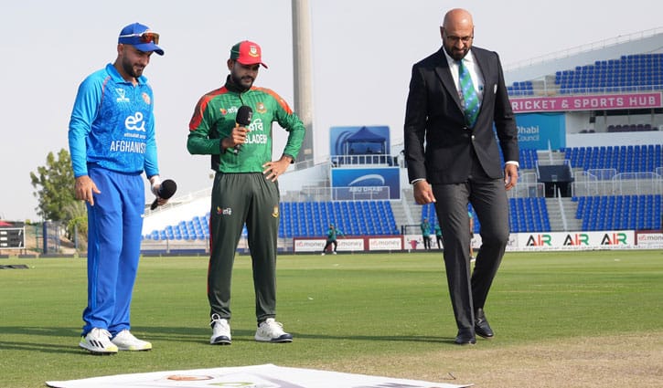 টস হেরে ফিল্ডিংয়ে বাংলাদেশ, একাদশে চার পরিবর্তন