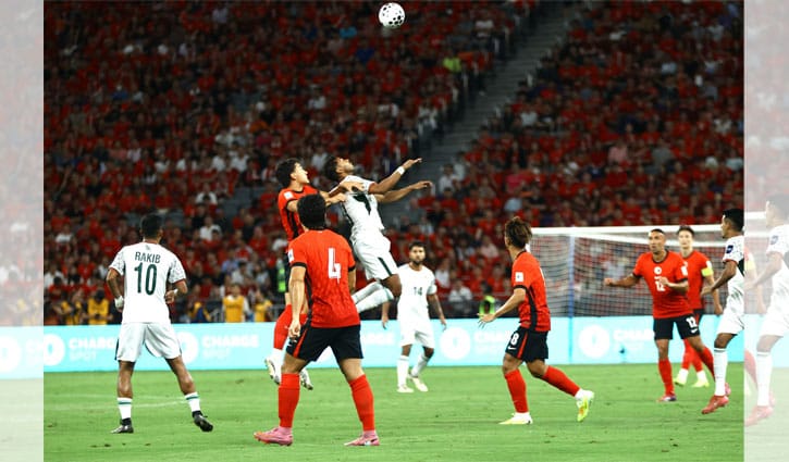 পেনাল্টি গোলে প্রথমার্ধে পিছিয়ে বাংলাদেশ