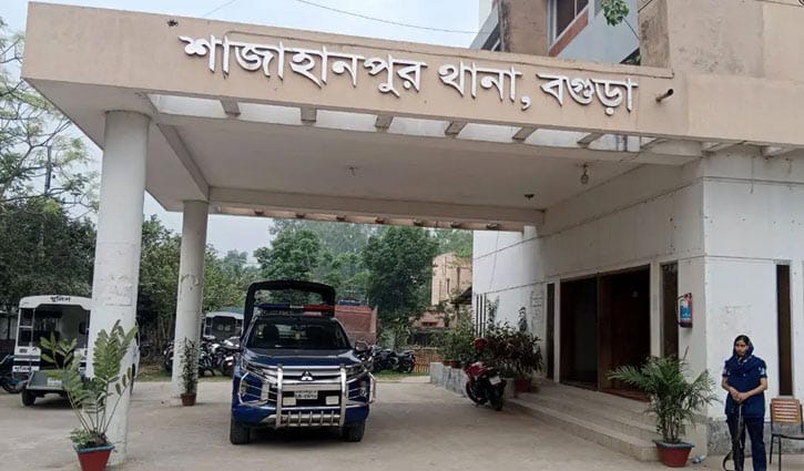 বগুড়ায় অটোরিকশা চালকের গলা কাটা লাশ উদ্ধার