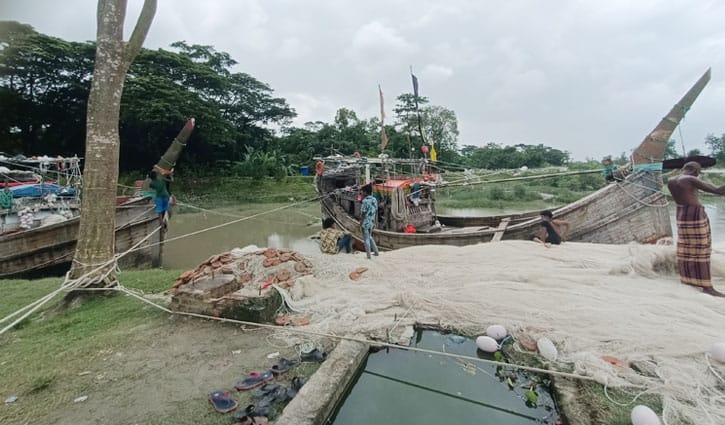 ভারতীয় জেলেদের মাছ শিকার নিয়ে দুশ্চিন্তায় মৎস্যজীবীরা