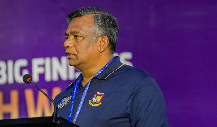 সাংবাদিকদের কাছে ভুল স্বীকার করে ক্ষমা চাইলেন আমিনুল