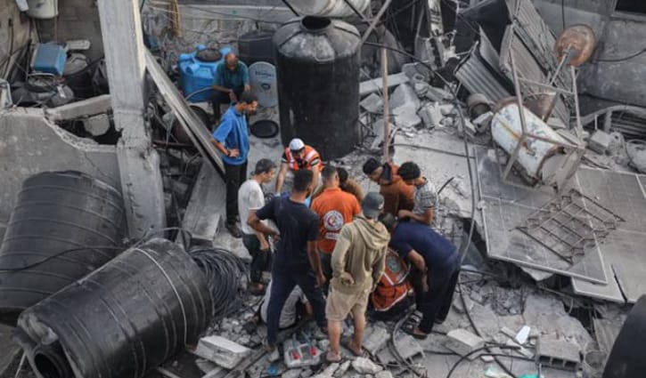 রাতভর ইসরায়েলি হামলায় নিহত ১০৪ ফিলিস্তিনি