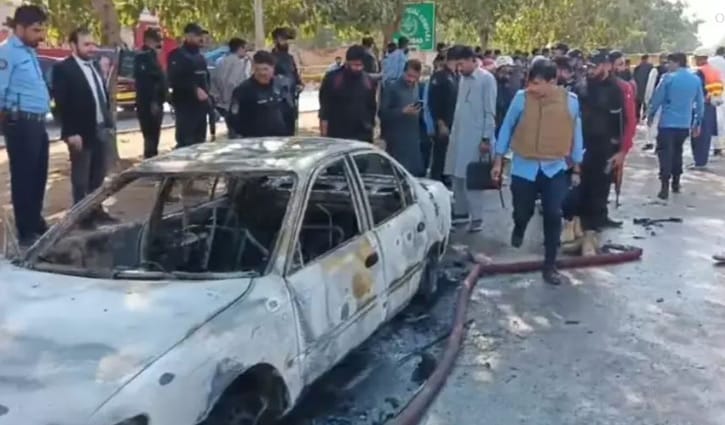পাকিস্তানে আদালতের সামনে বোমা বিস্ফোরণে নিহত ১২