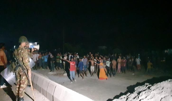 ব্রাহ্মণবাড়িয়ার মহাসড়কে টর্চ জ্বালিয়ে সংঘর্ষ