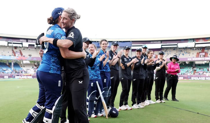 বড় জয়ে দ্বিতীয় স্থানে ইংল্যান্ড, বিদায়ী ম্যাচে হারে শেষ সোফির