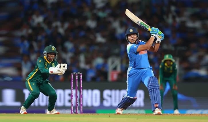 ফাইনালে দ. আফ্রিকাকে ২৯৯ রানের টার্গেট দিল ভারত