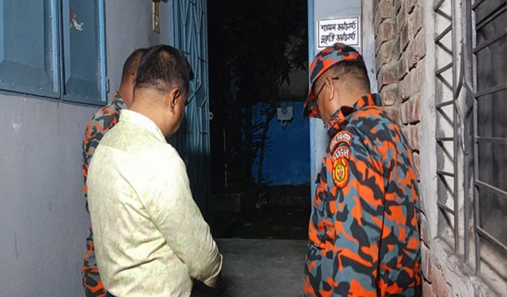 পিনাকীর বগুড়ার বাড়ির সামনে আগুন দেওয়ার অভিযোগ