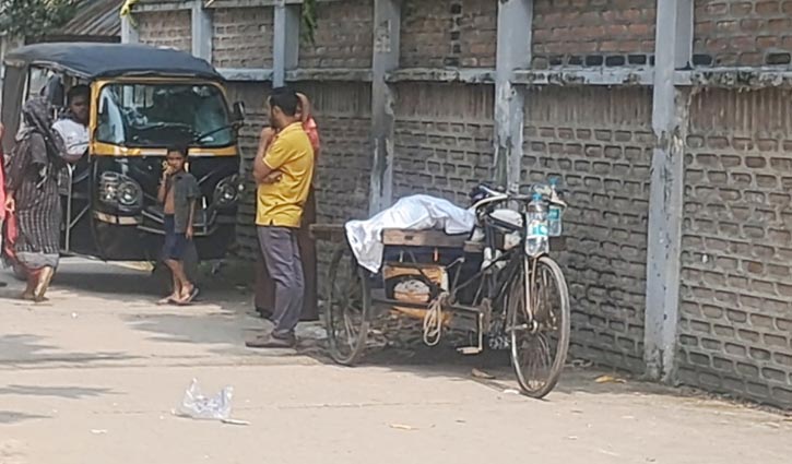 মোবাইল চার্জ দেওয়া নিয়ে বিরোধে যুবককে কুপিয়ে হত্যা