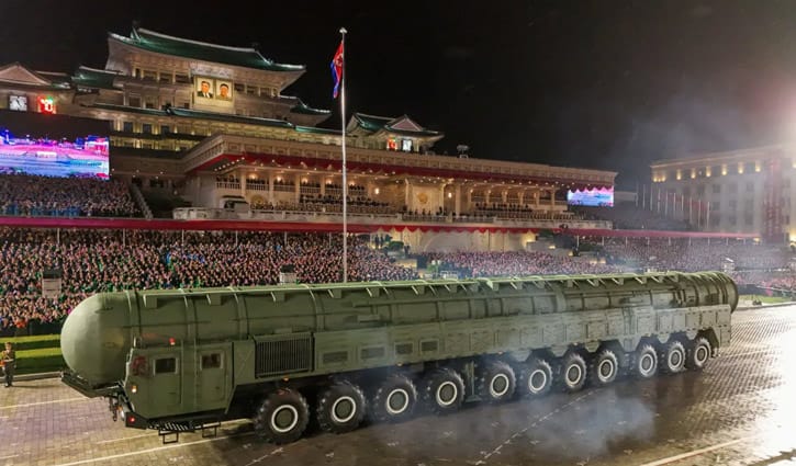 উত্তর কোরিয়ার ‘সবচেয়ে শক্তিশালী পারমাণবিক অস্ত্র’ উন্মোচন করলেন কিম